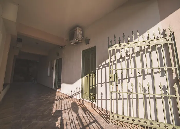 - Fully Equiped. Ideal For Couples *