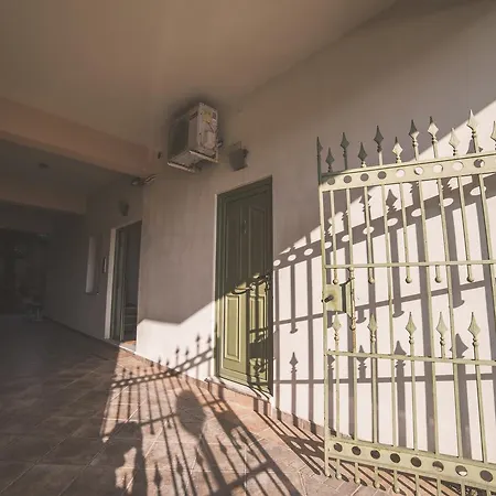 - Fully Equiped. Ideal For Couples *